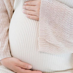 由于背部采用了典🔂代孕机构在哪里型的“三👧代孕机构在哪里摄”三角结构😑📜